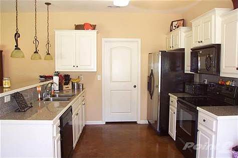 3rd image of 5716 Heritage Heights Dr