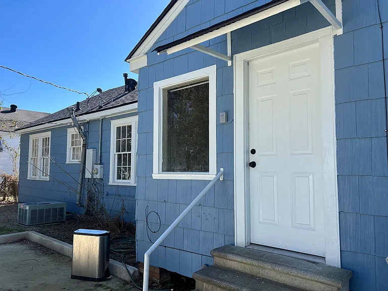 642 Robinson Pl — Photo 10