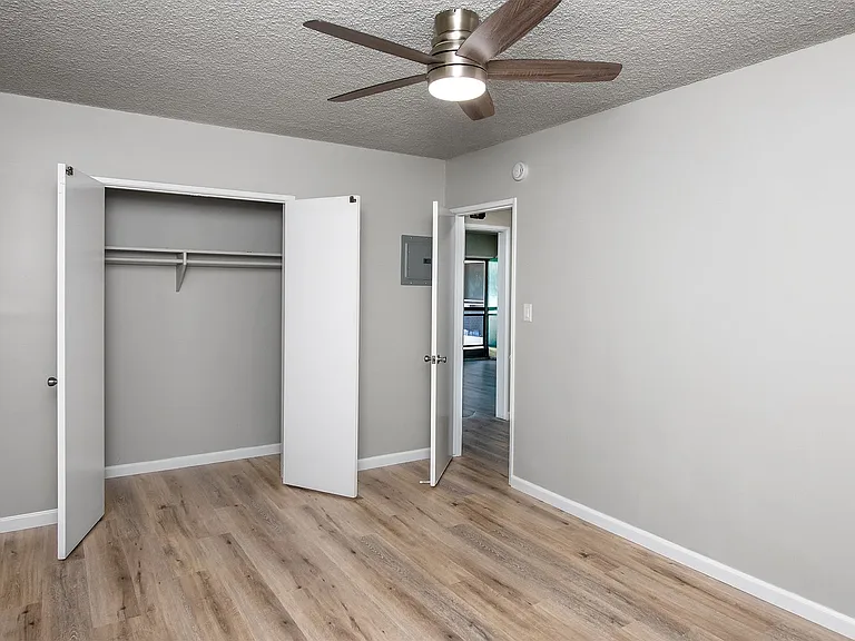 311 N Kenwood St — Photo 13