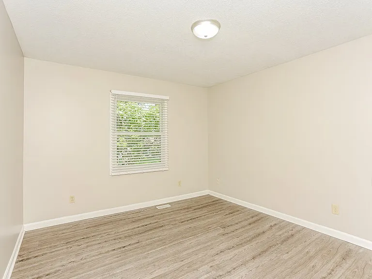 1112 Delray Dr — Photo 10