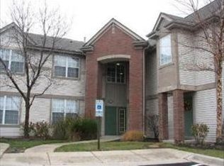1685 Carlemont Dr APT B, Crystal Lake, IL 60014
