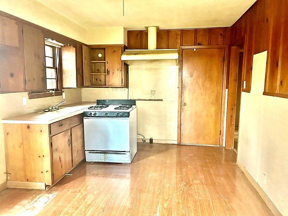 5th image of 9122 Tulane Rd