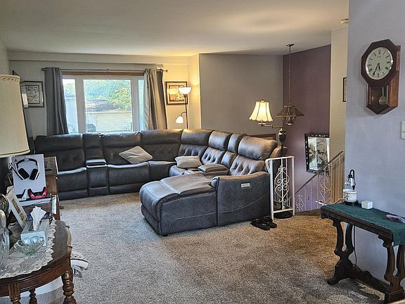 3rd image of 2476 Crowsnest Dr