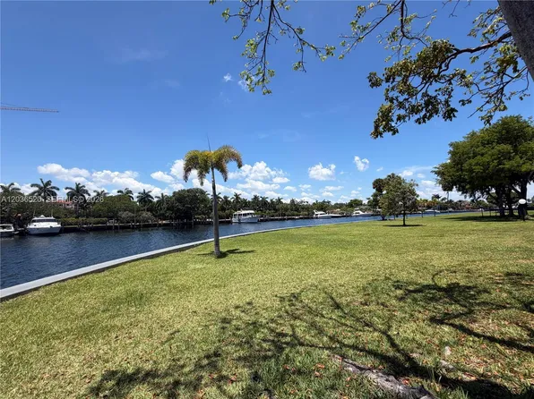 501 Three Islands Blvd APT 303, Hallandale, FL 33009