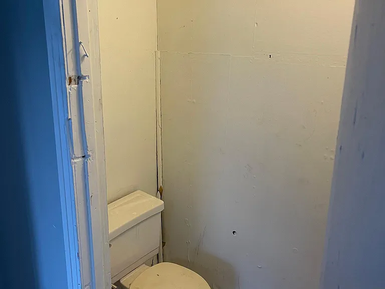 1136 Main St — Photo 22