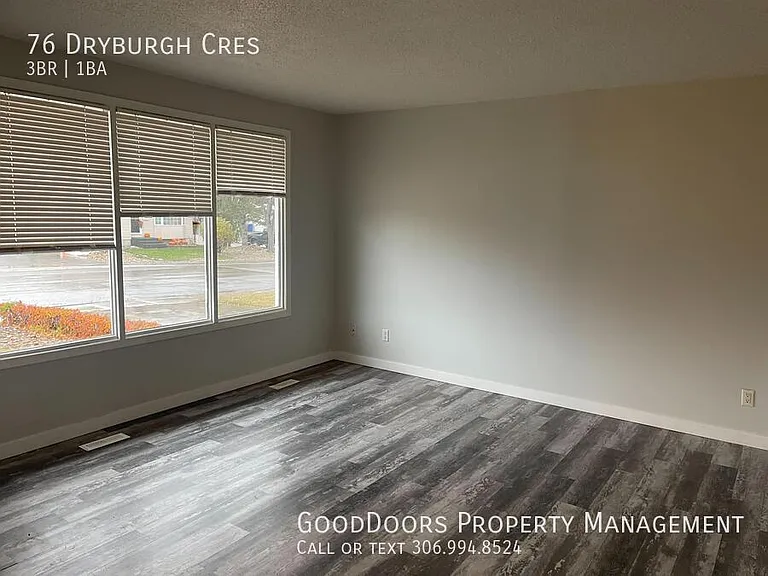 76 Dryburgh Cres — Photo 2