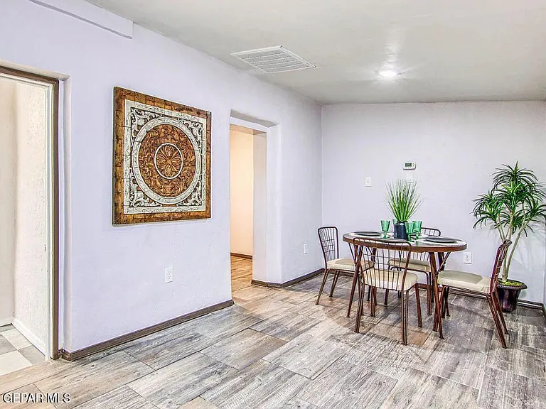 221 Hadlock St #B — Photo 3