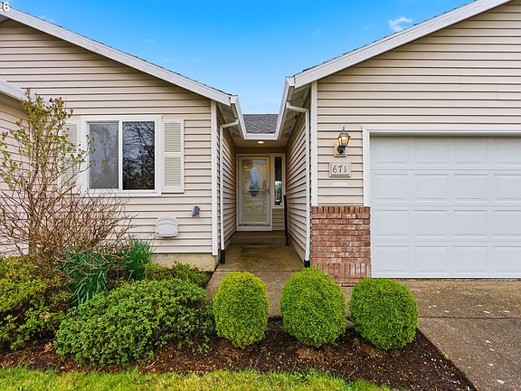 5th image of 671 Mary Dr
