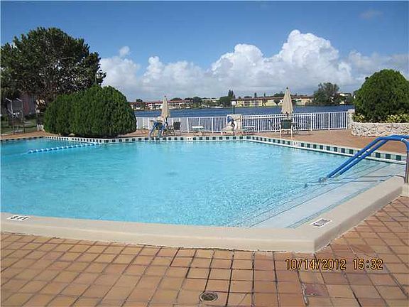 3rd image of 1481 NE Miami Gardens Dr APT 159