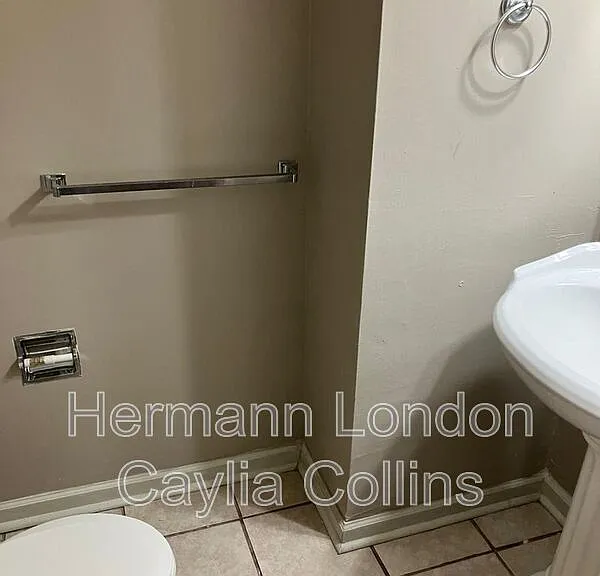 1708 S Tucker Blvd #C — Photo 6