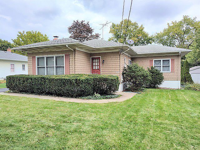 Beautiful curb appeal! 