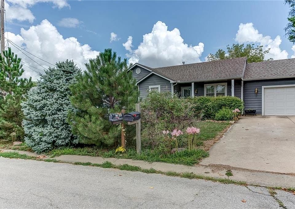 Welcome To Your New Home Where Lovely Colorado Style Landscaping Greets You At The Driveway!