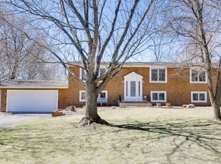 2895 Lindgren Ln, Maple Plain, MN 55359