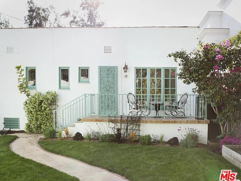 146 N La Peer Dr — Photo 24