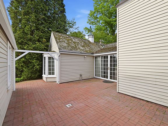 4th image of 755 Seminole Rd