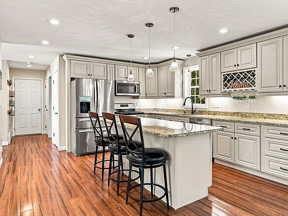 3rd image of 195 Ridgetop Lane