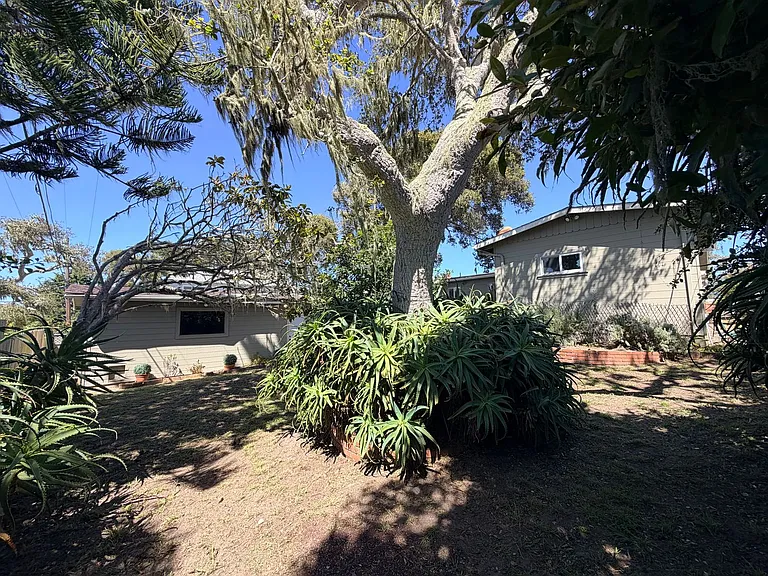 960 Forest Ave — Photo 44