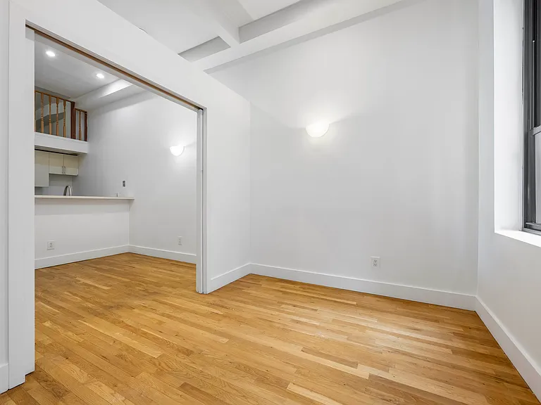 213 E 37th St #1F — Photo 6
