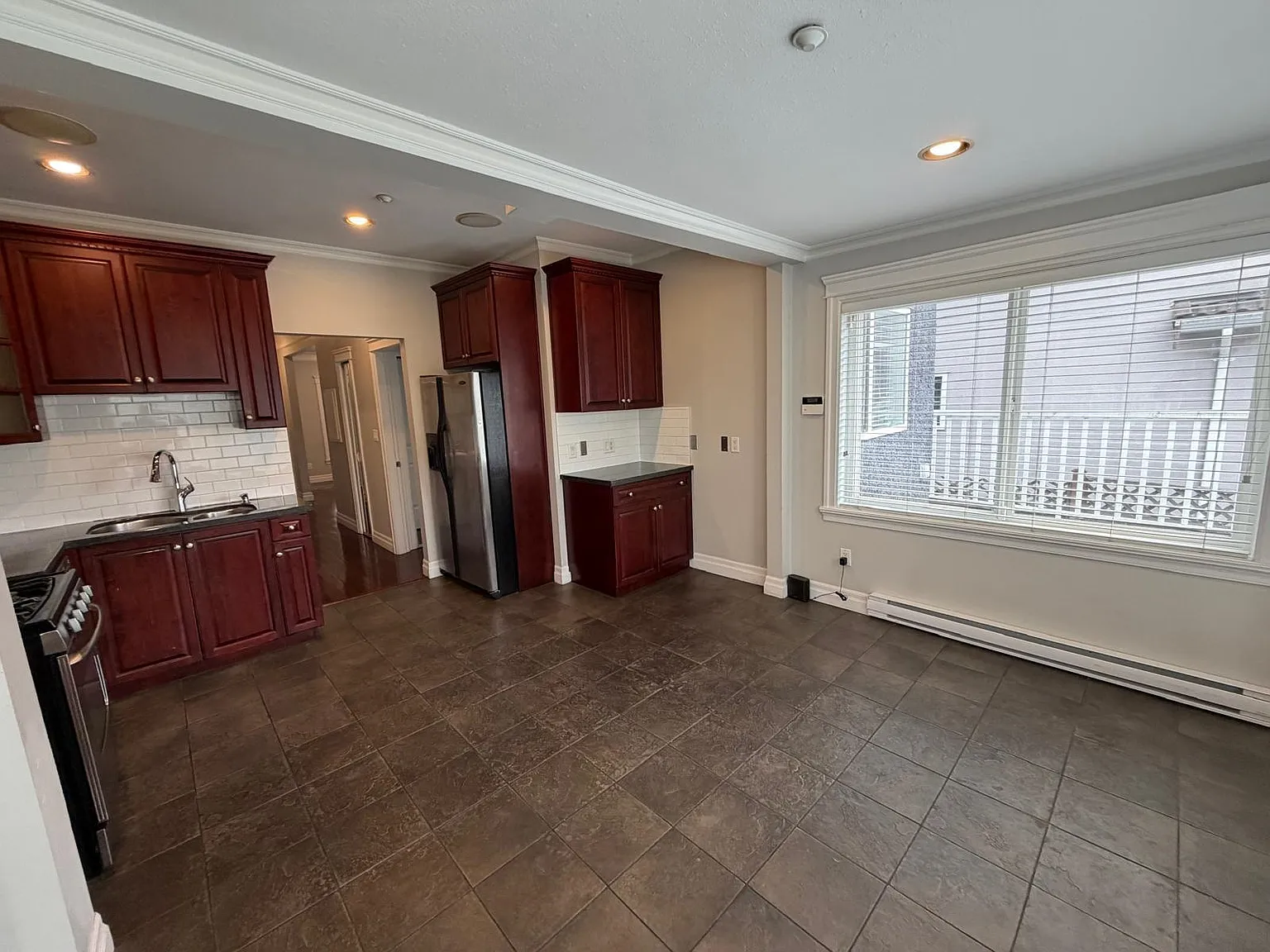2 bed, 900 sqft, $2,550 — Photo 3