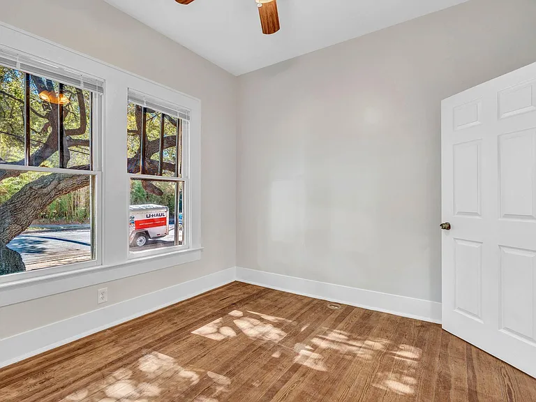 1911 Eva St — Photo 21