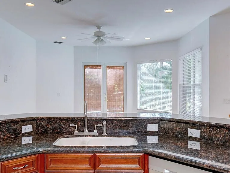 850 SW Palm Cove Dr — Photo 6