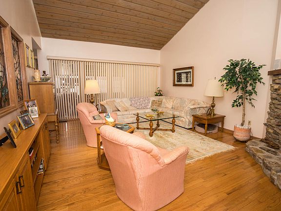 4th image of 4827 River Place Dr