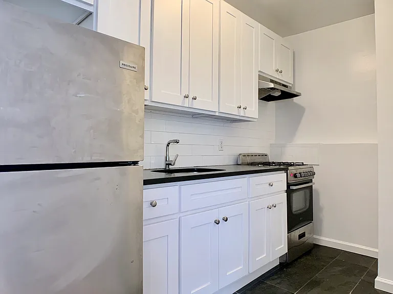 142 Saint Pauls Pl #3G — Photo 3
