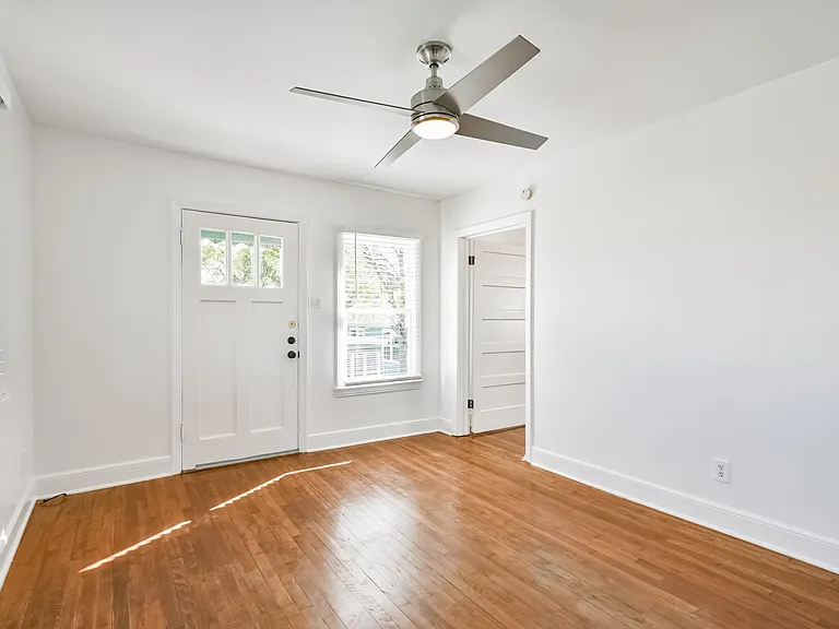 4518 Avenue P — Photo 10
