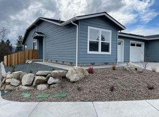 1003 SW Oliver Pl, Grants Pass, OR 97526