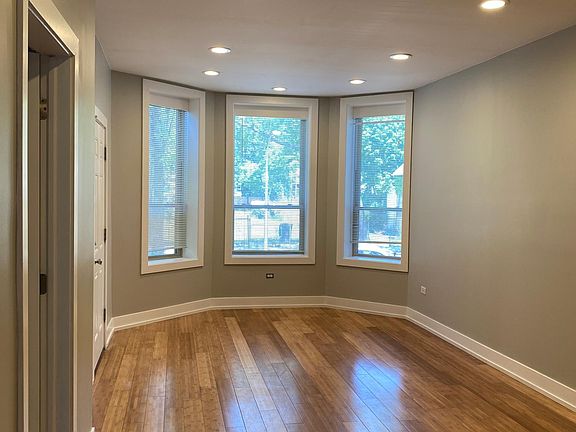 5th image of 2833 W Polk St #1