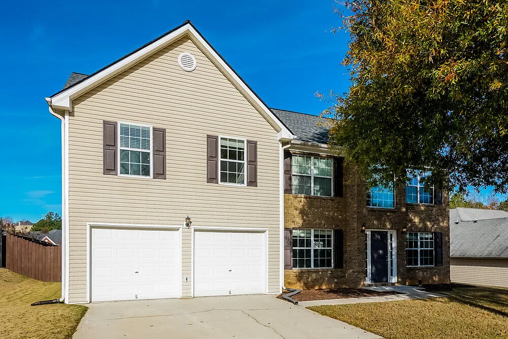 4 bed, 2.5 bath, 2728 sqft, $2,520 — Photo 1