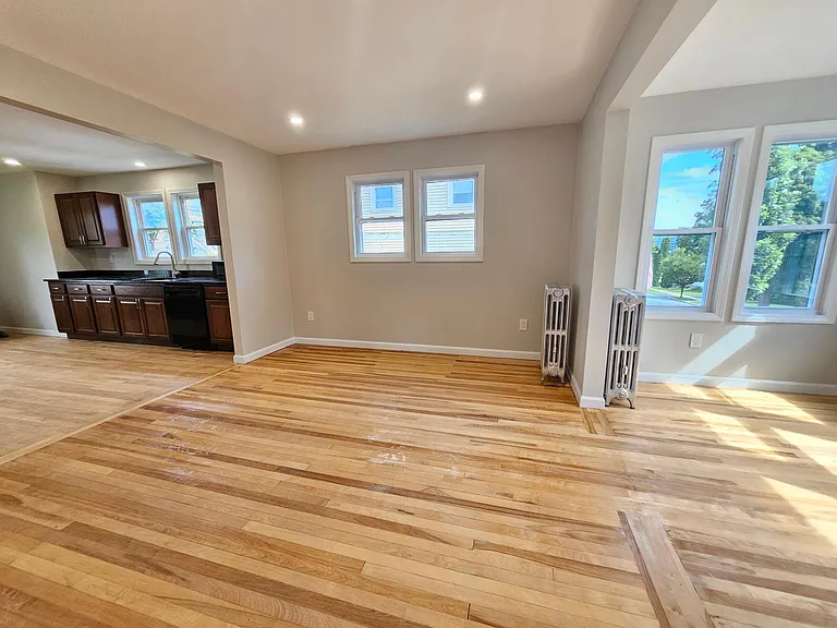 16 Rena St — Photo 3