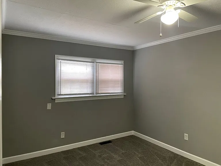 810 Dixon Ave — Photo 15