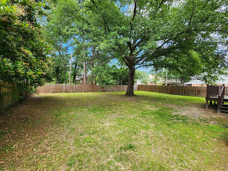 2751 Maple St — Photo 18