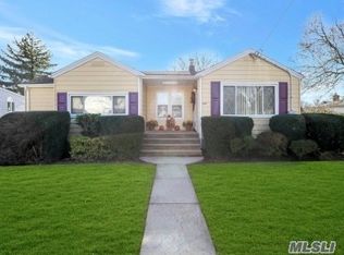 224 N Albany Ave, Massapequa, NY 11758