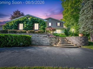 7841 Rampart Trl, Waterford, MI 48327
