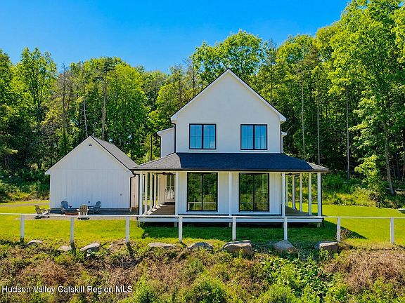 2nd image of 720 Sunny Hill Road