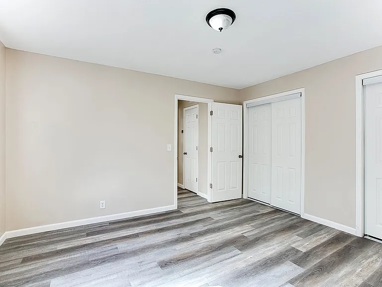 Trailway Apartments — Photo 9