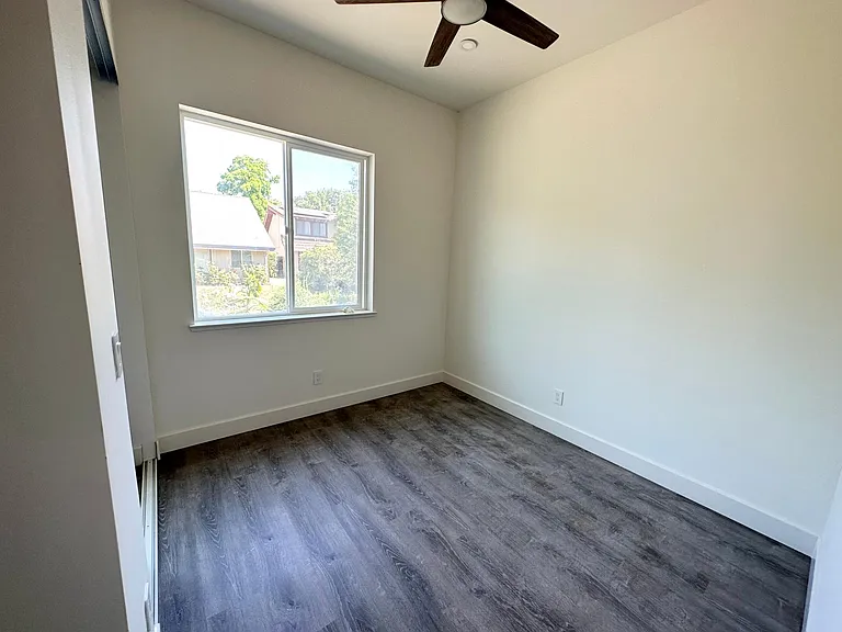 2435 Creekhollow Ln — Photo 7