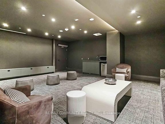 4th image of 8 Cedarland Dr #1105
