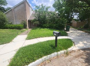 2127 Manor Green Dr, Houston, TX 77077