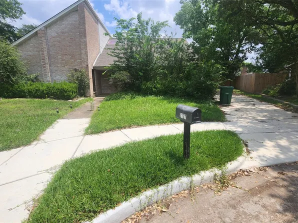 2127 Manor Green Dr, Houston, TX 77077