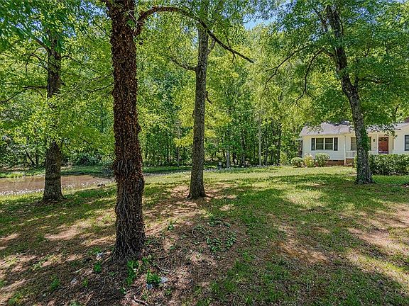 4th image of 736 Boone Rd