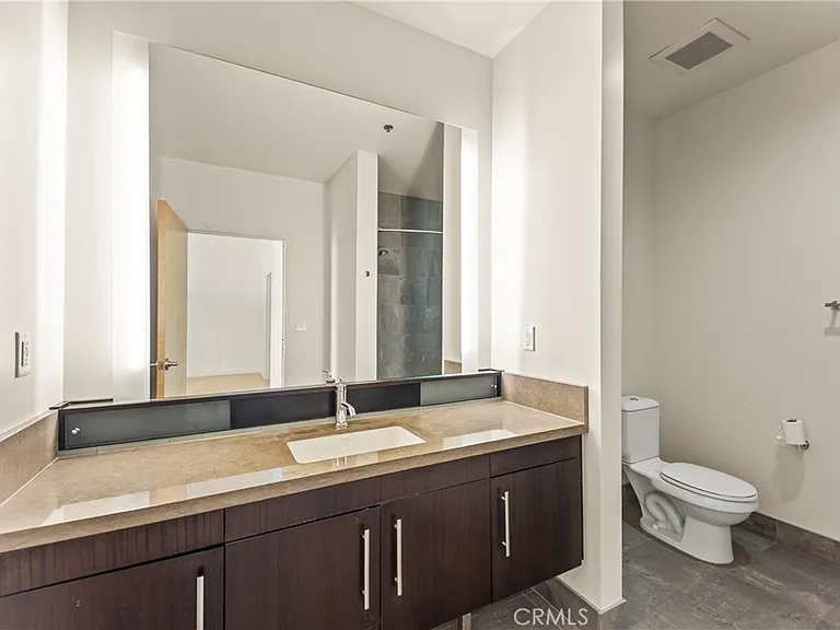 1100 Hope #1704 — Photo 19