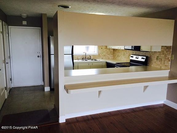 2nd image of 115 Foxfire Dr APT 220