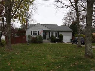 140 Broadway, Shirley, NY 11967