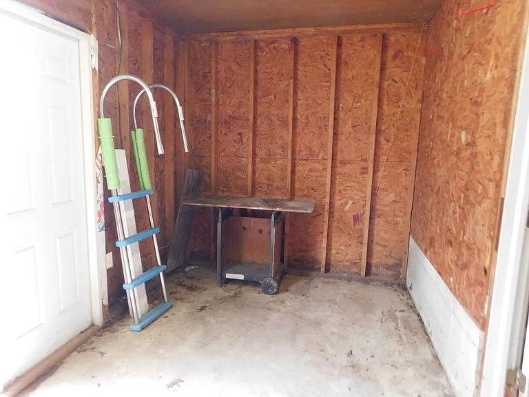 210 Ainsley Rd — Photo 20