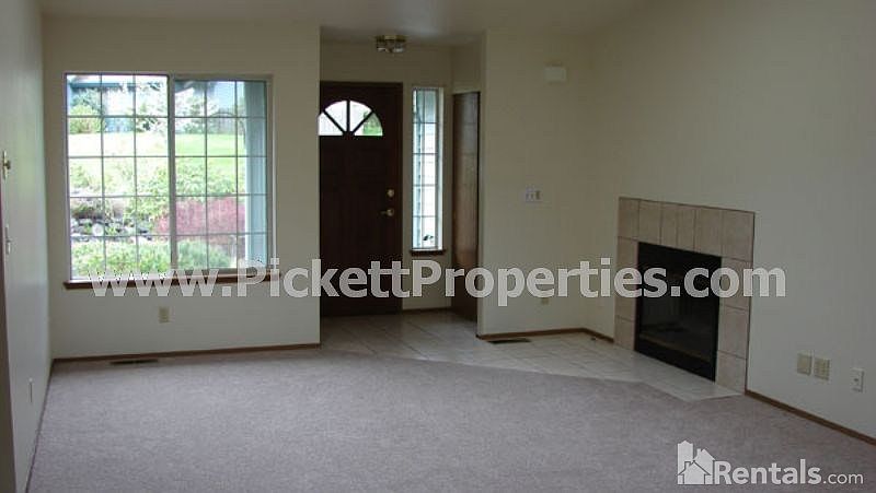 2nd image of 1069 NE Shadybrook Ct