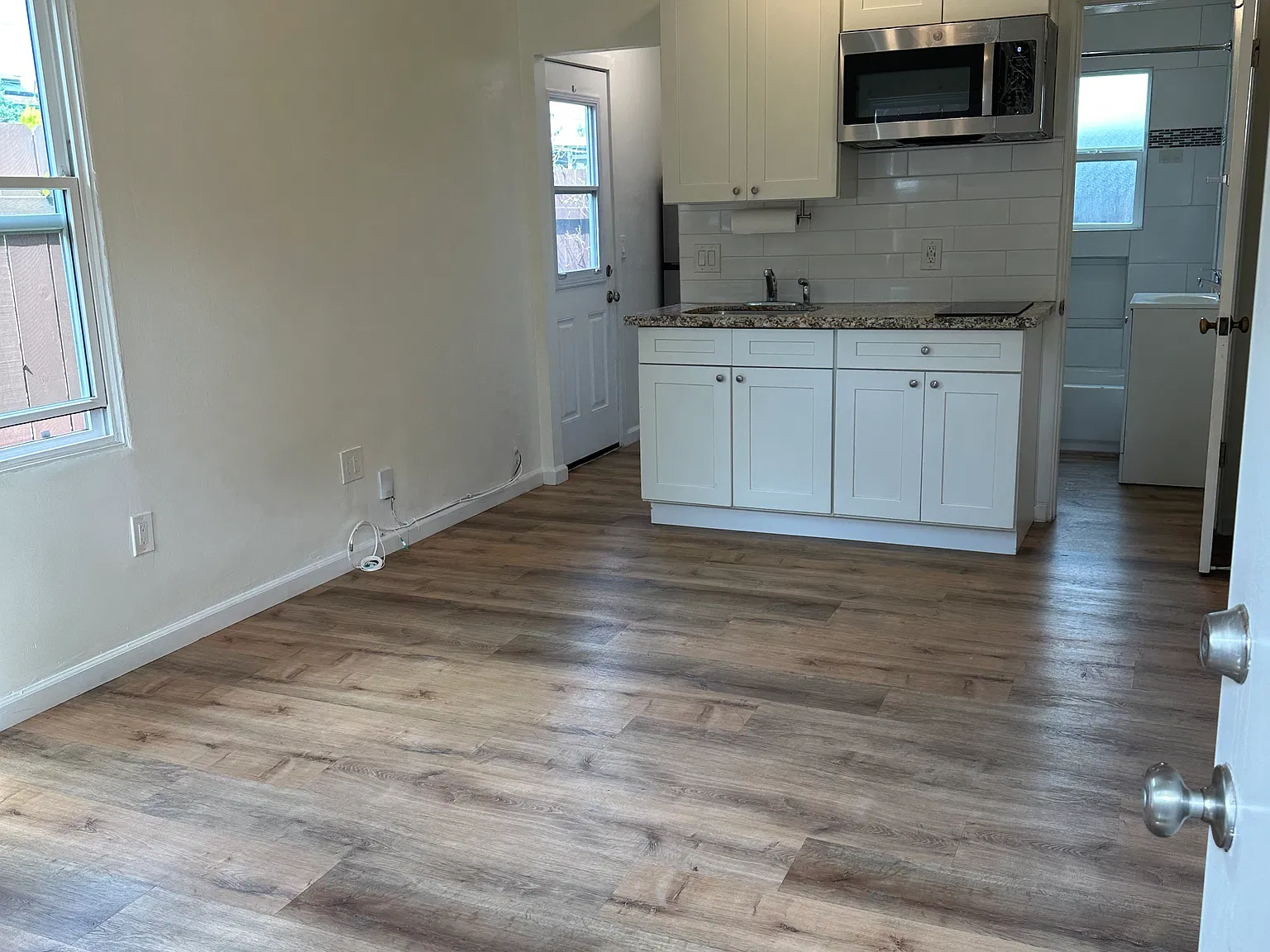 4352 Narragansett Ave — Photo 2