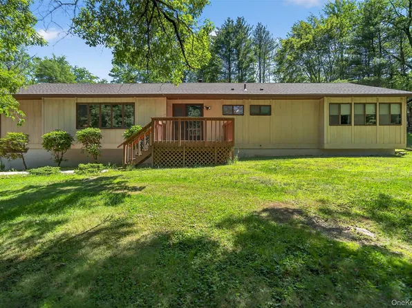 351 Ski Run Road, Bloomingburg, NY 12721